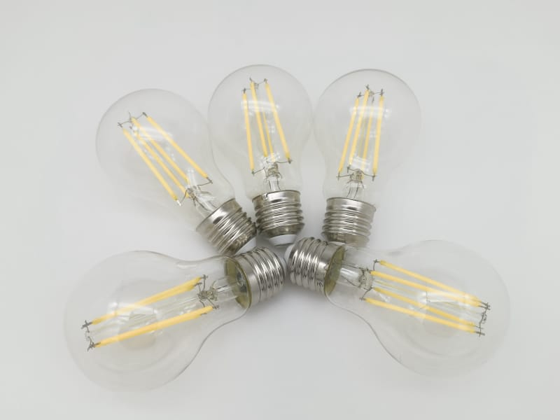 LED filamentli lampochka